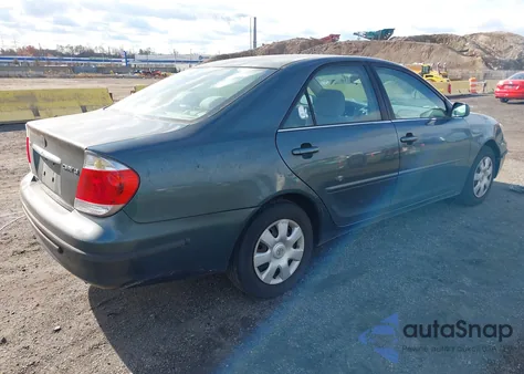 2005 Toyota Camry Le z USA, uszkodzony, nr VIN 4T1BE32K05U094290